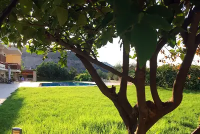Image de Villa privée de luxe avec grande piscine et vue imprenable