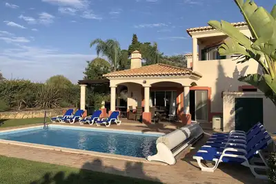 Image de Magnifique villa de 5 chambres avec grande piscine chauffée et sur le golf de Gramacho