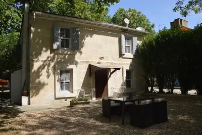 Image de Maison en pierre dans mas typique de Camargue avec élevage de taureaux