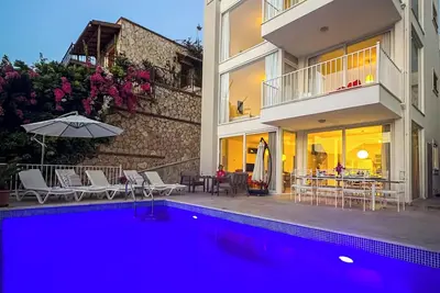 Nouvelle villa de luxe avec piscine privée surplombant la baie de Kalkan