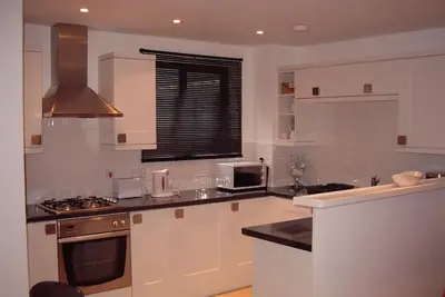 Image de La Coach House dans un emplacement idéal en bord de mer. . .