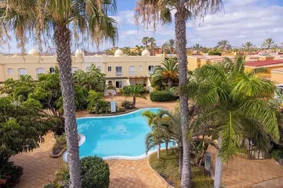 Appartement avec 2 chambres dans un beau complexe avec piscines