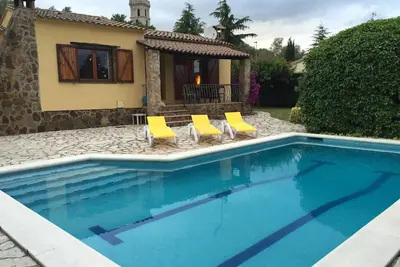 Image de Maison isolée avec piscine, barbecue et jardin à 10min. de la plage. Familles idéales