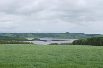 Image de Cottage avec une vue imprenable sur la baie de Kirkcudbright, à quelques pas de la plage.