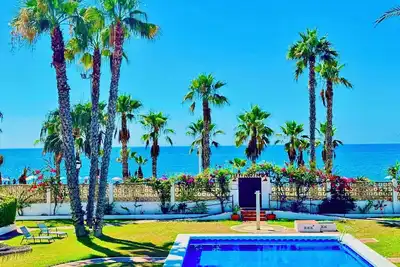 Magnifique Maison En Bord De Mer Avec Une Terrasse Spacieuse, Piscine Et Wifi Gratuit