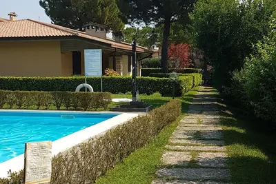 Image de Oversize Maison d'été / Rez-De-CHAUSSÉE dans une petite résidence familiale à Sirmione