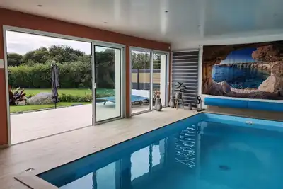 Image de Villa 4 étoiles Piscine intérieure\nchauffée toute l'année à 100m des plages!