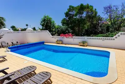 Image de Fabuleuse villa de 3 chambres à distance de marche de Carvoeiro avec piscine privée chauffée