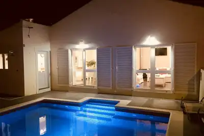 Image de Casa Palmeira est un chalet de village de 3 chambres récemment rénové avec piscine