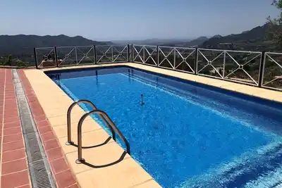 Image de Superbe villa avec piscine privative avec vue à couper le souffle!