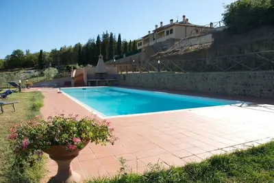 Image de Maison très bien située dans une résidence avec piscine