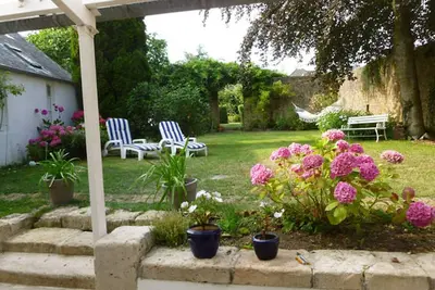 Image de Maison de famille du 18ème siècle avec grand jardin.