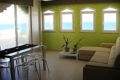 Image de Appartement front de mer avec superbe vue sur l'océan