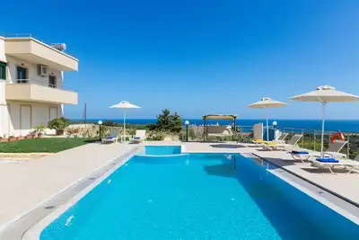 Image de Villa Diamantis! Vue imprenable sur la mer, piscine privée 40m2, 1 km de la plage et des commerces