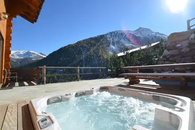 Image de Grimentz - Superbe Chalet détaché, à côté des pistes, avec sauna et jacuzzi