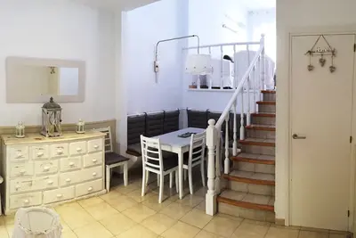 Image de Maison familiale idéale à 20 mètres de la plage avec Wifi Gratuit / Smart Tv / Parking