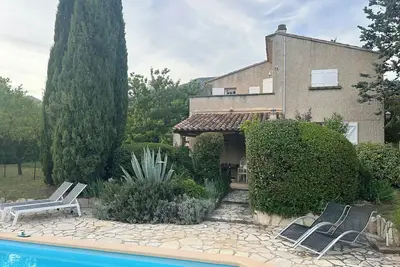Image de Grande Maison Provençale avec piscine près de cirquit Paul Recard à Signes