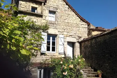 Image de Charmante ferme et isolée, de beaux jardins et de lavande légèrement piscine