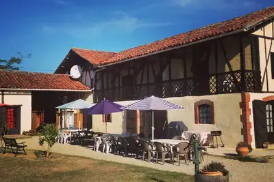 Image de Réservez votre prochaine fête ou réunion. Groupes de 30 personnes maximum. Salle polyvalente.