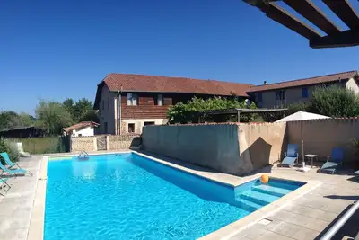 Image de Endroit privé paisible, grande piscine, superbes vues sur les Pyrénées; Animaux domestiques