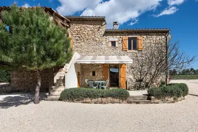 Image de La Petite Grange - Grange voûtée aménagée - Sud Ardèche - 2 chambres en suite
