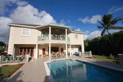 Image de 4 Chambres Style colonial Villa dans un cadre privé, à quelques pas de la plage