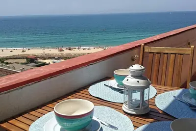 Image de vue sur la plage avant Alvor