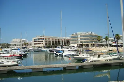 Image de Marina De Lagos - 2 chambres, appartement climatisé, accès à la piscine - 4 personnes