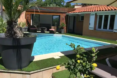 Image de villa avec piscine privée  chauffée entre ceze et ardeche