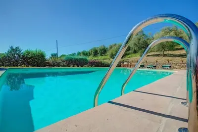 Image de Grande villa avec piscine privée d'eau salée à seulement quelques kilomètres de la ville de Lucques