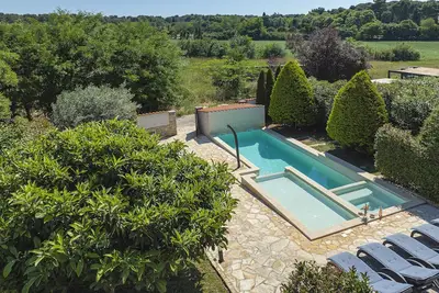 Image de Piscine, jacuzzi, à 3 km de la mer, grill, WiFi, WiFi gratuit