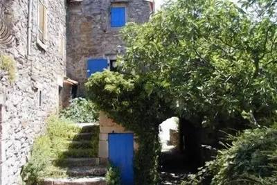 Image de Maison en pierre naturelle de caractère au pied des Cévennes