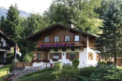 Image de Des vacances reposantes dans une oasis de verdure paisible