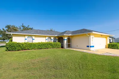 Image de Grande piscine et intimité maximale, nombreux détails charmants