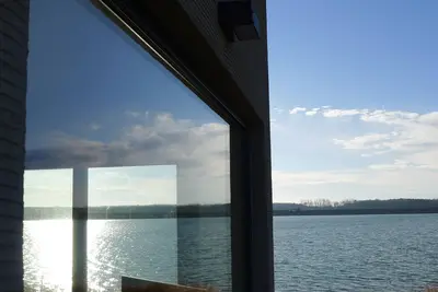 Image de Grande maison de vacances avec sa propre plage, cheminée, sauna, au bord du lac, près de Leipzig