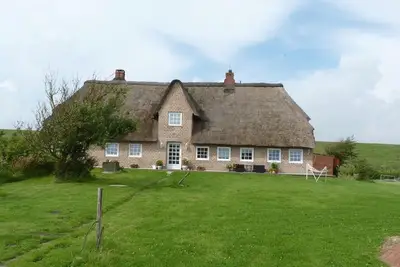 Image de Exclusif, appartement spacieux dans la maison au toit de chaume construite en 1840 restaurée en 2010