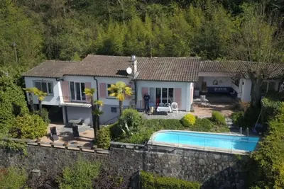 Villa avec vue imprenable sur le lac de Lugano et les montagnes environnantes