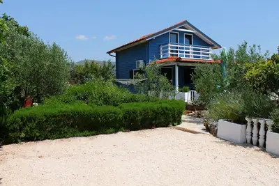 Image de Maison rénovée et confortable pour un repos optimal