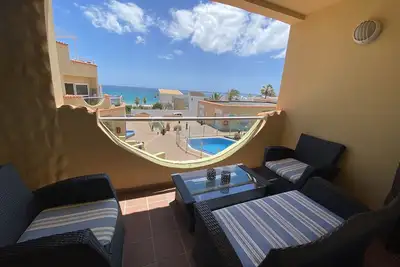 Appartement, emplacement de rêve, sur la plage de sable, WiFi sur demande, piscine communautaire