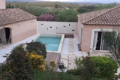 Image de Grande villa avec piscine dans un cadre paisible entre vignes et pinède