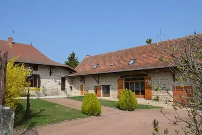 Image de Votre gite en Bourgogne sud, dans le bocage Charollais, calme et reposant