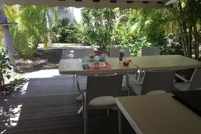 Image de Joli bungalow en rez de jardin dans résidence avec piscine.