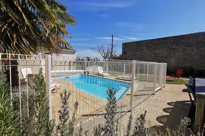 Image de Ancien chai à cognac rénové avec piscine privée et à 30 mns des plages