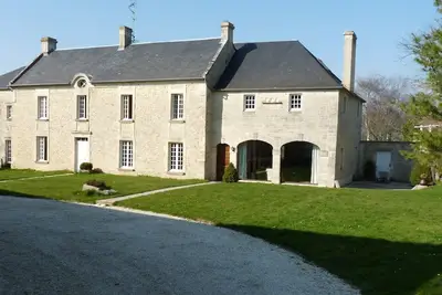 Image de A 5 mn de Bayeux et 10 mn des Plages du Débarquement. Maison calme/campagne.