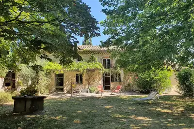 Maison de campagne indépendante avec jardin arboré, Le Manou à Marsanne, Drôme.