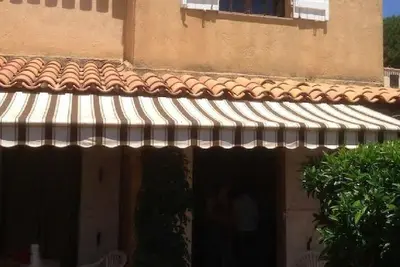 Image de Jolie maison de vacances, avec petit jardin, piscine, vue mer.