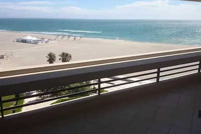 Appartement front de mer immeuble de standing Canet sud avec parking accès Wifi