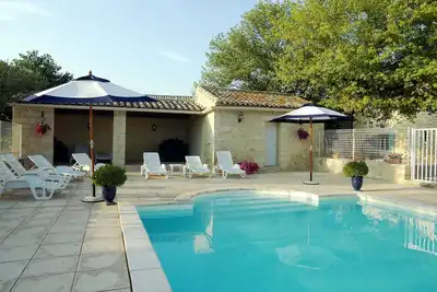 Image de Uzès : Agréable gîte dans un mas à 700 m du centre ville