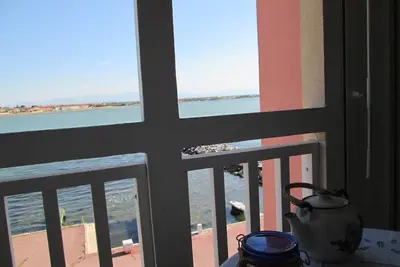 Image de Studio Neuf Sans Vis Ă Vis Avec Belle Vue Sur Lac Marin