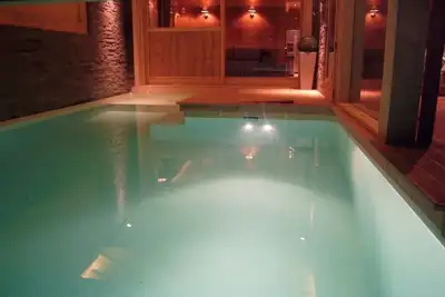 Image de Pied des pistes : Grand chalet, Piscine, Spa, Sauna.